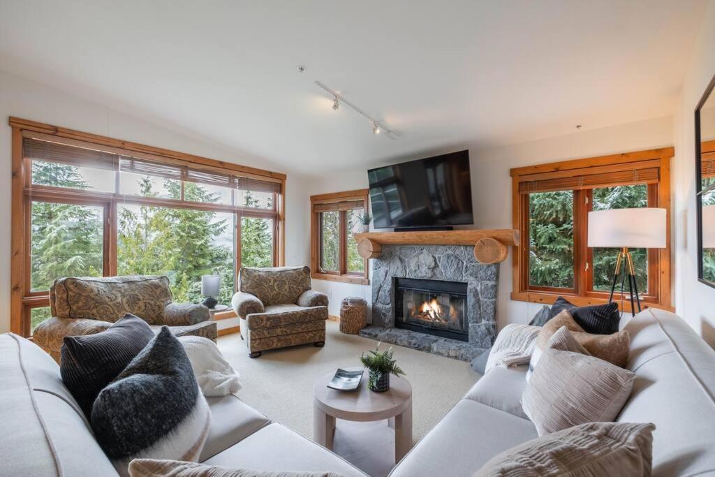 Taluswood Ridge By Outpost * Whistler